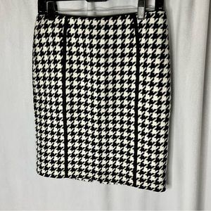White House Black Market Houndstooth Skirt Size 4 Wool Blend